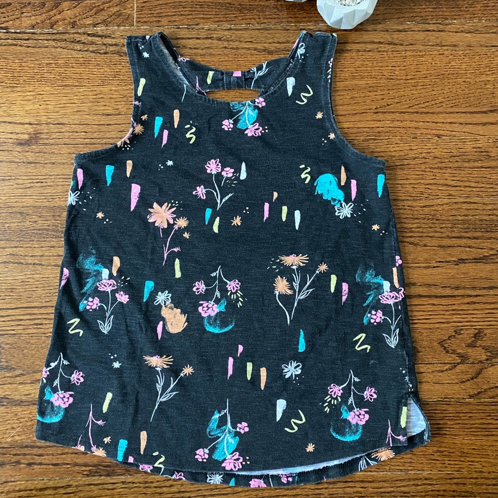 Cute Top with Bow in the Back